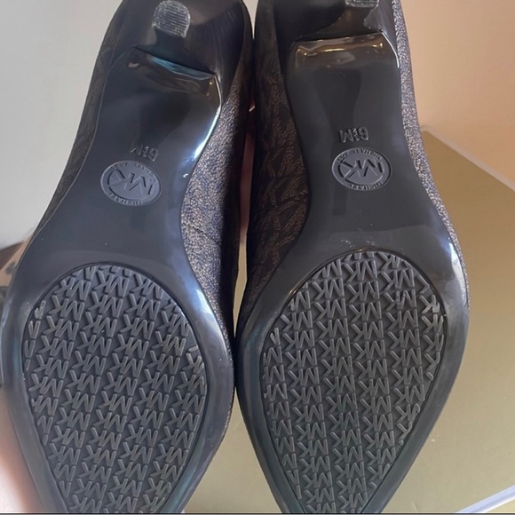 Michael Kors monogram heels - Picture 5 of 5
